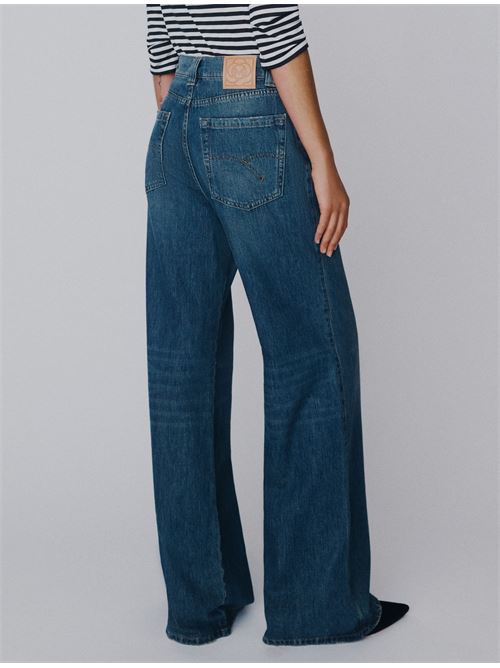 These cool jeans will make a difference, thanks to their wide leg for a streamlined silhouette. High waist and a leather rear label. MARELLA SPORT | 2613181014200001